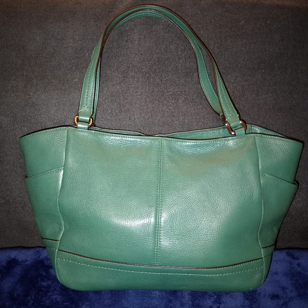 EUC Coach Park pebbled Leather Carrie Tote Hunter Green - Picture 2 of 15